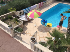 Room in Apartment - Beautiful F1 standing swimming pool, view